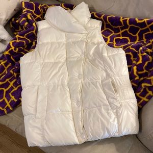 White Puffer Vest - ladies medium